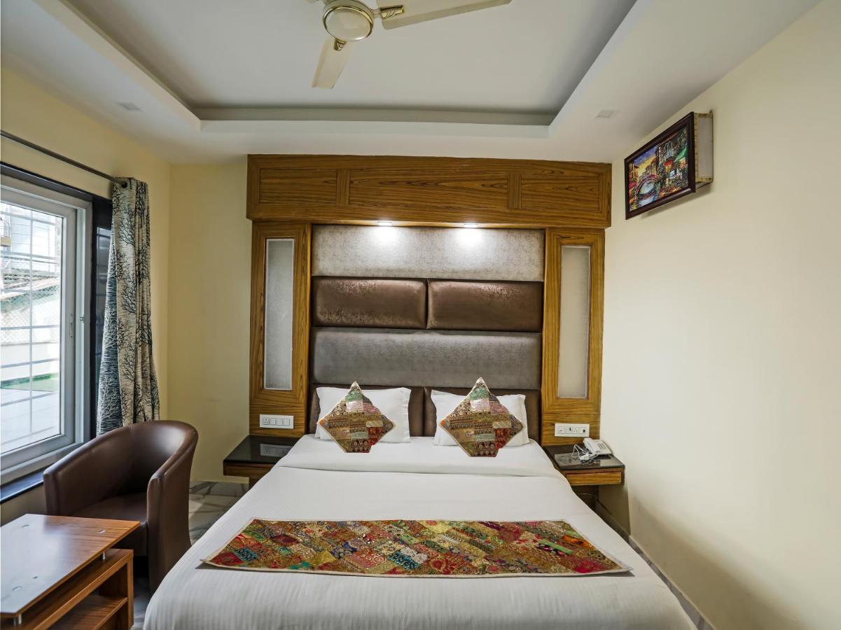 Hotel Woods View Мусори Екстериор снимка