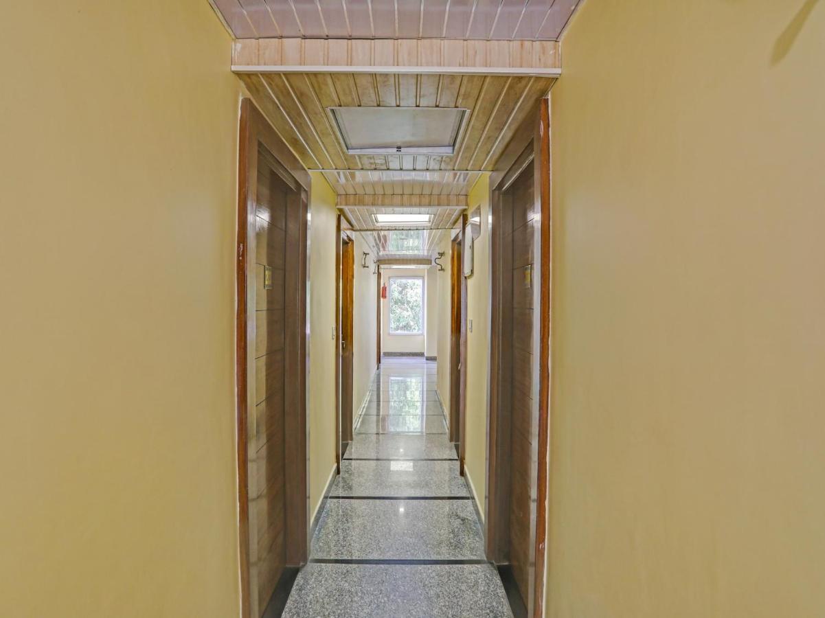 Hotel Woods View Мусори Екстериор снимка