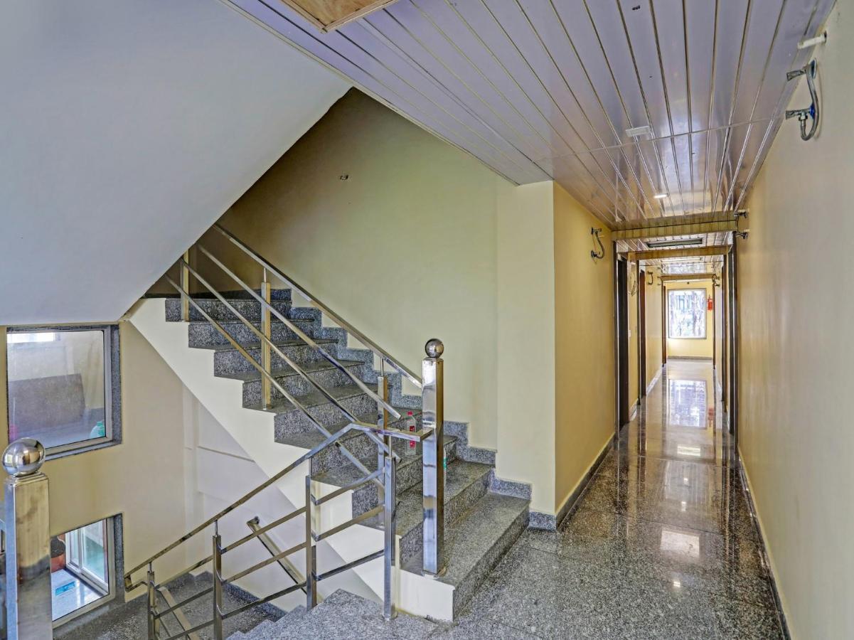 Hotel Woods View Мусори Екстериор снимка