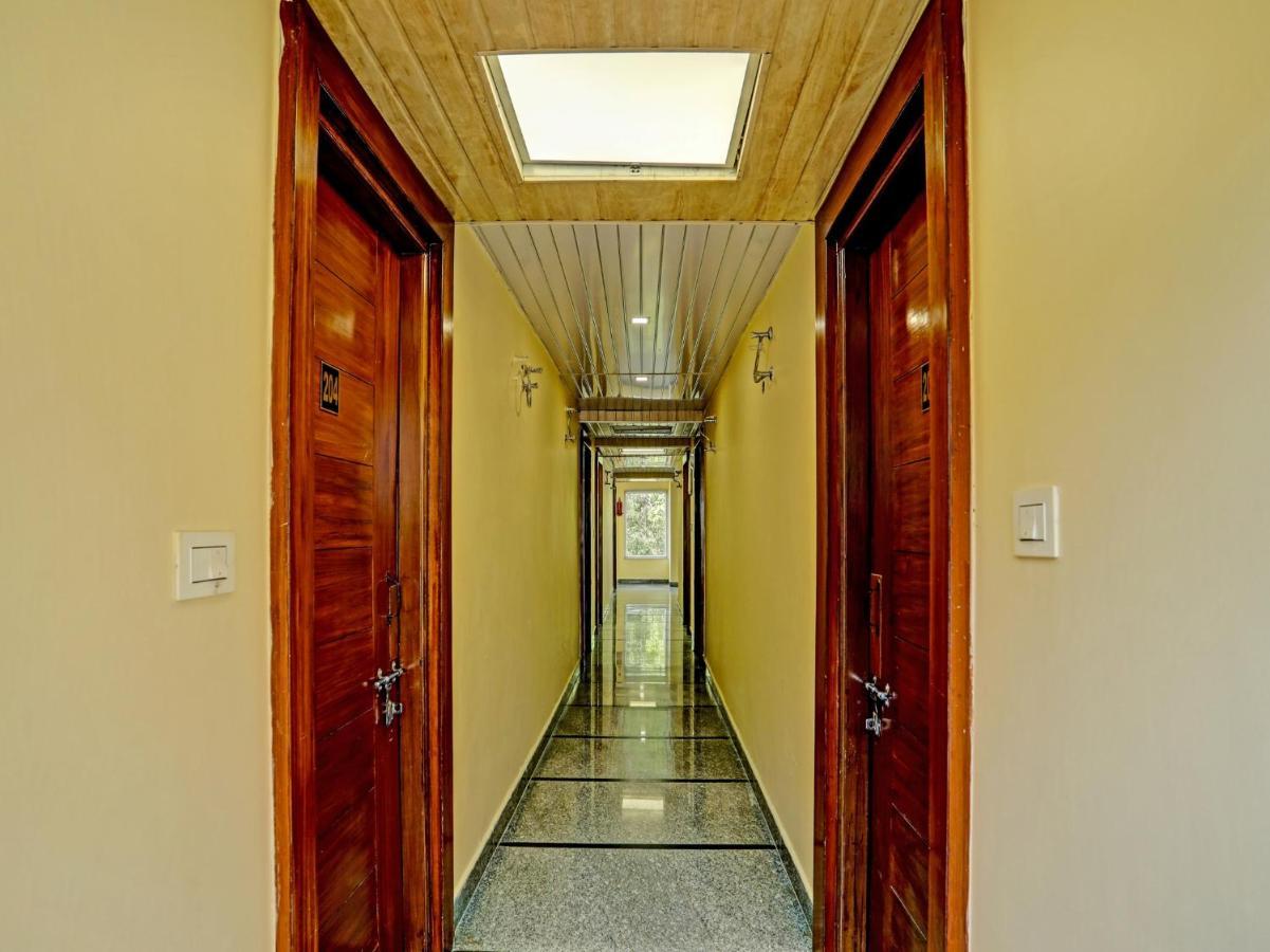Hotel Woods View Мусори Екстериор снимка