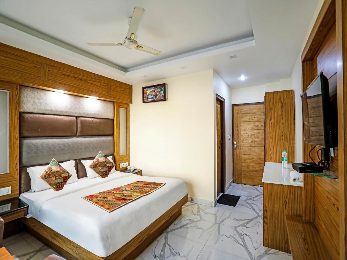 Hotel Woods View Мусори Екстериор снимка