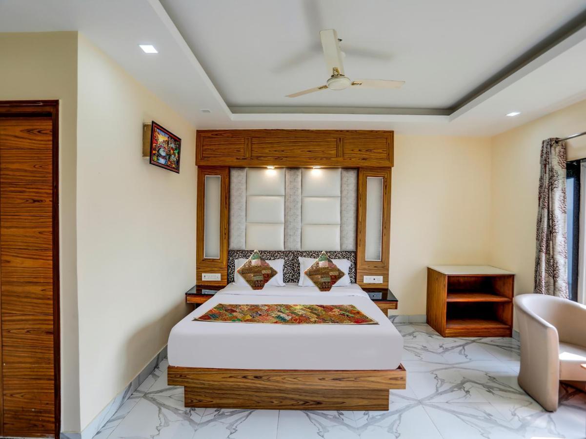 Hotel Woods View Мусори Екстериор снимка