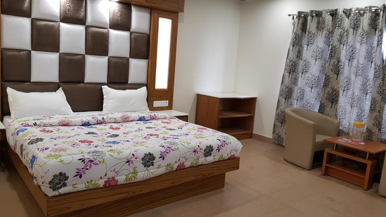 Hotel Woods View Мусори Екстериор снимка